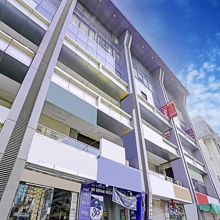 Hotel O Nova Rooms Surat Dış mekan fotoğraf
