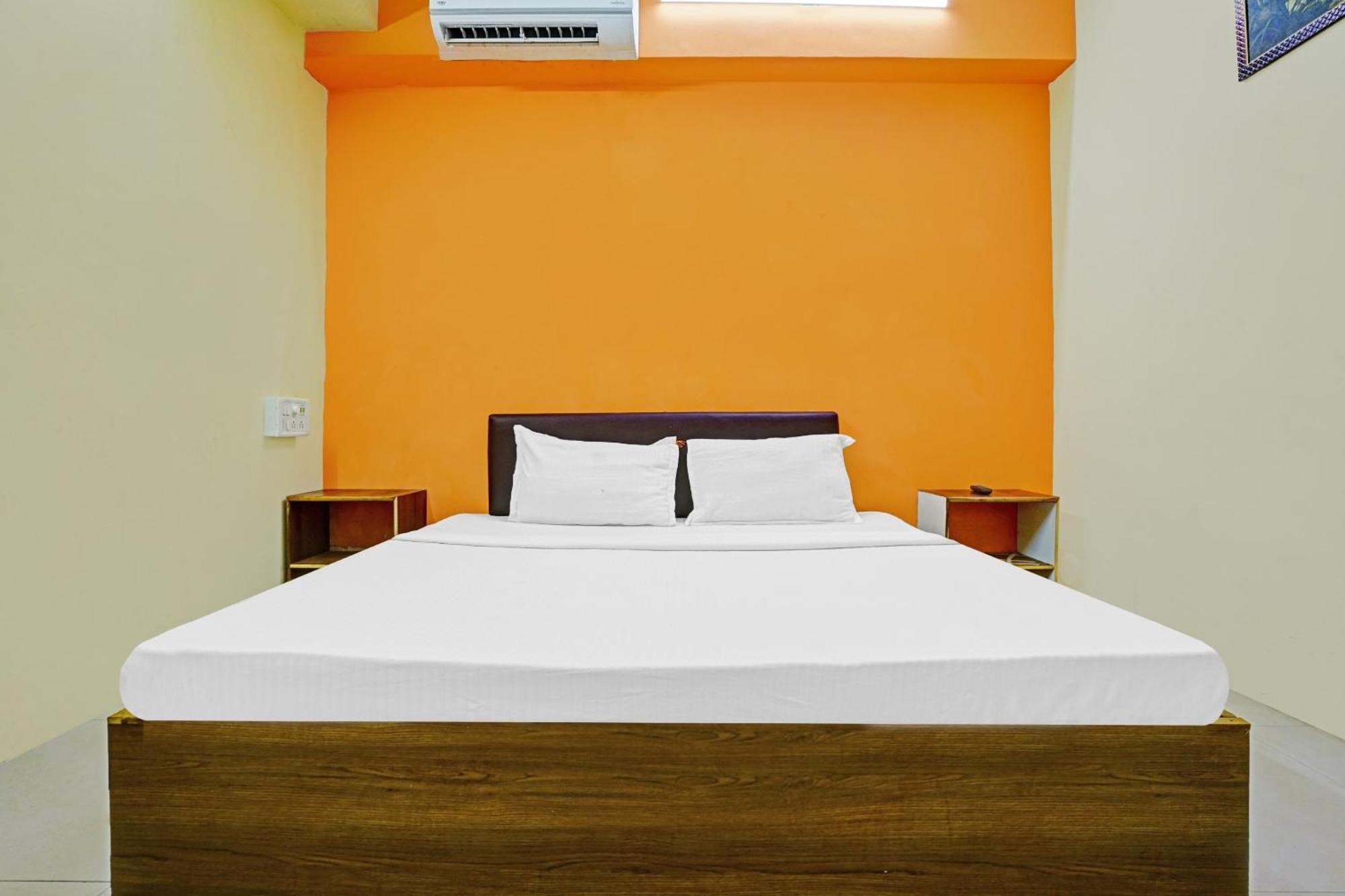 Hotel O Nova Rooms Surat Dış mekan fotoğraf