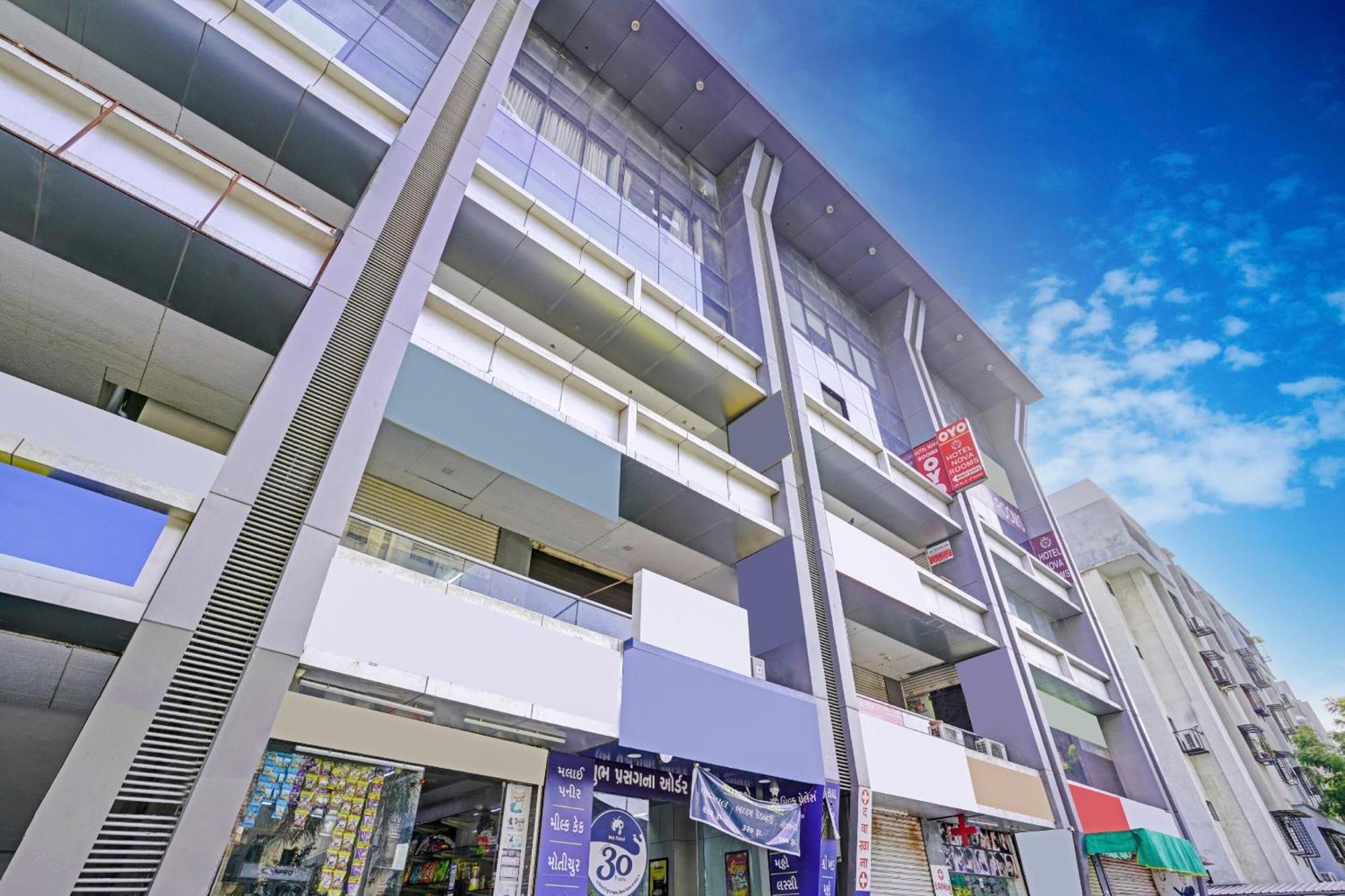 Hotel O Nova Rooms Surat Dış mekan fotoğraf