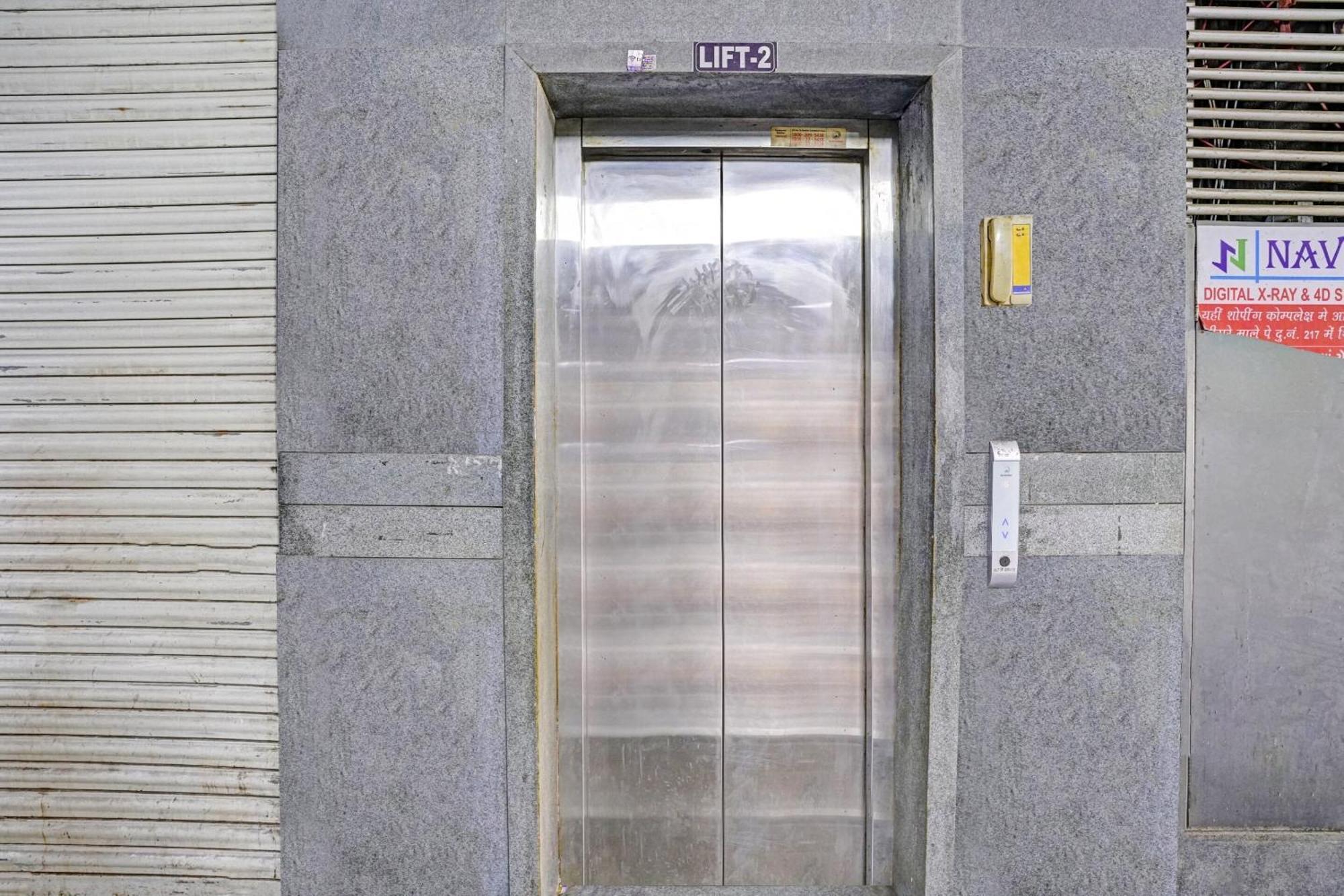 Hotel O Nova Rooms Surat Dış mekan fotoğraf
