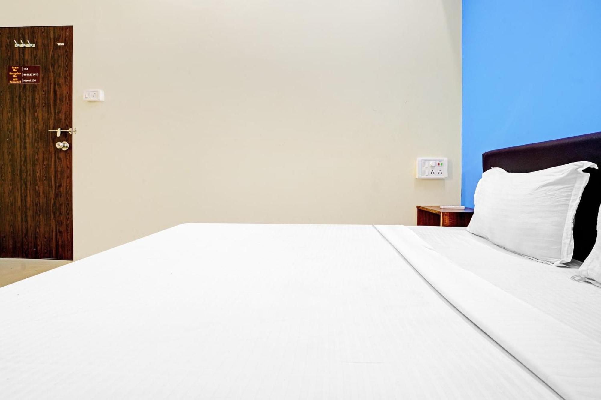 Hotel O Nova Rooms Surat Dış mekan fotoğraf