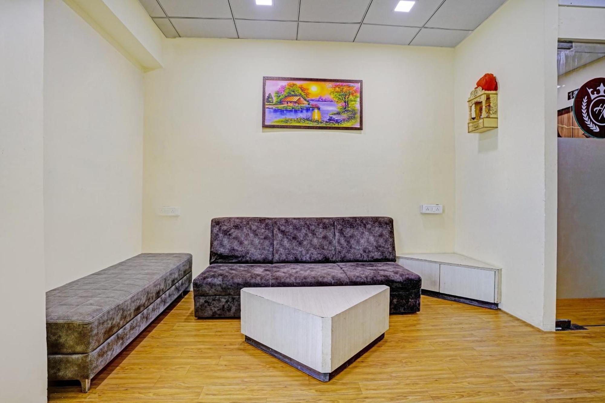 Hotel O Nova Rooms Surat Dış mekan fotoğraf