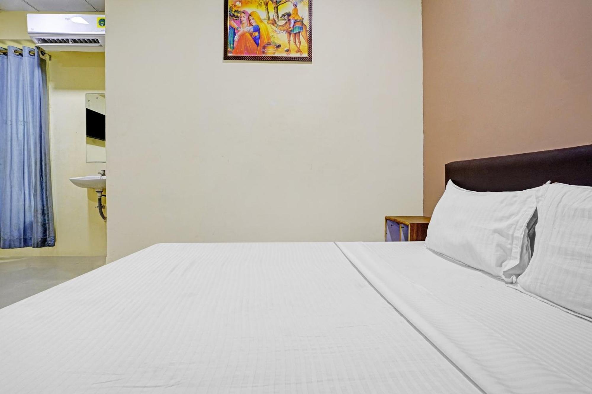 Hotel O Nova Rooms Surat Dış mekan fotoğraf