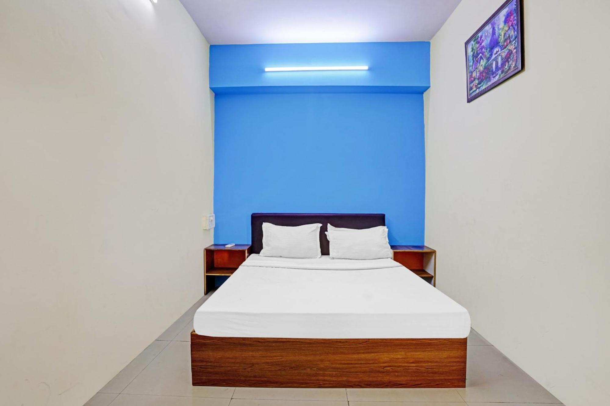 Hotel O Nova Rooms Surat Dış mekan fotoğraf