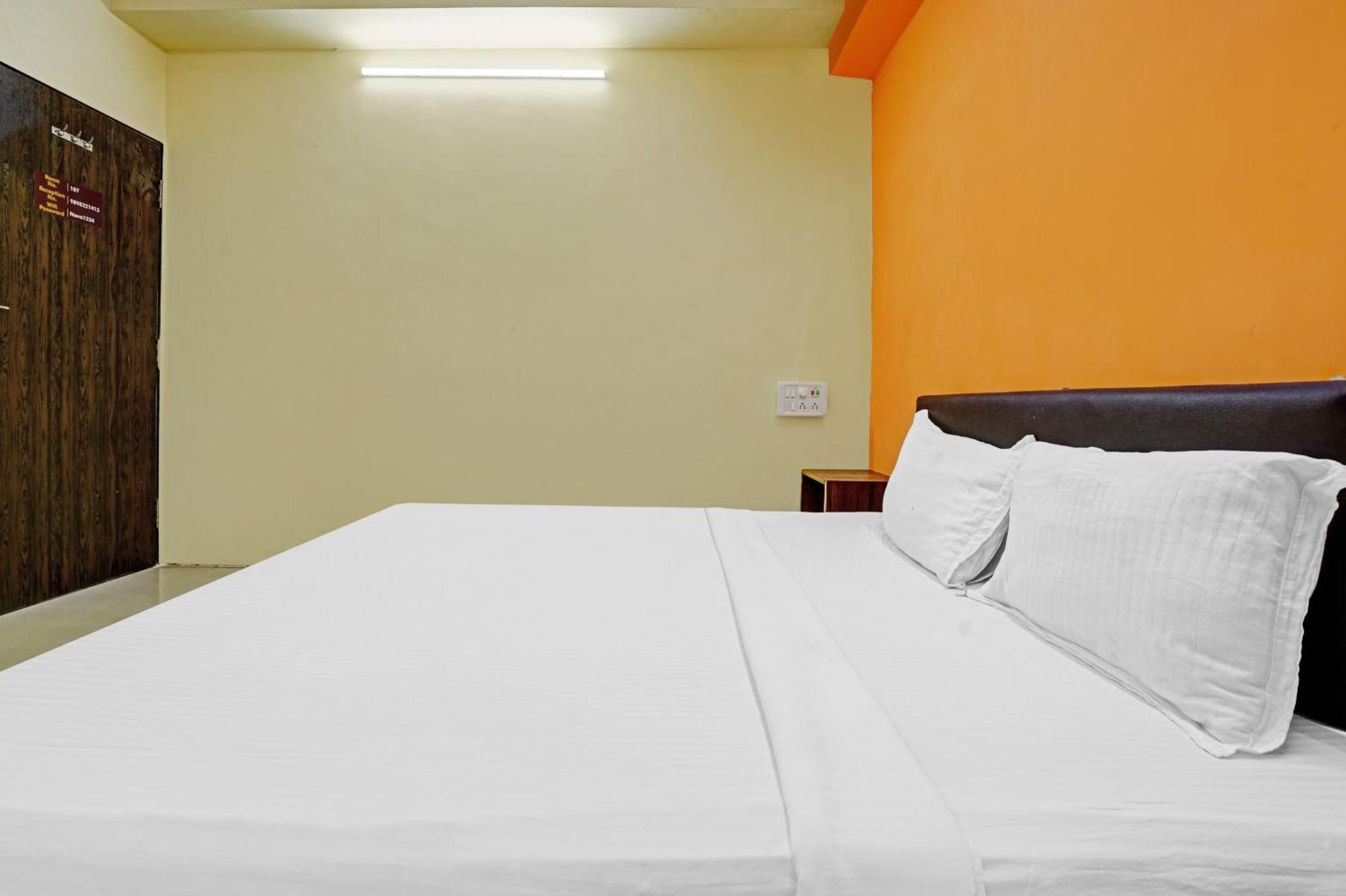 Hotel O Nova Rooms Surat Dış mekan fotoğraf