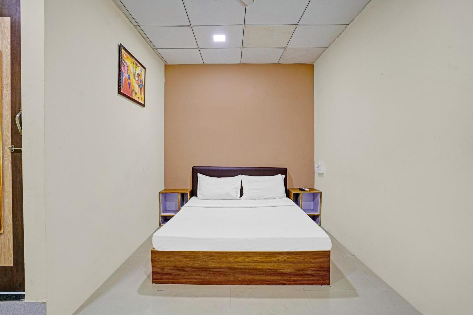Hotel O Nova Rooms Surat Dış mekan fotoğraf