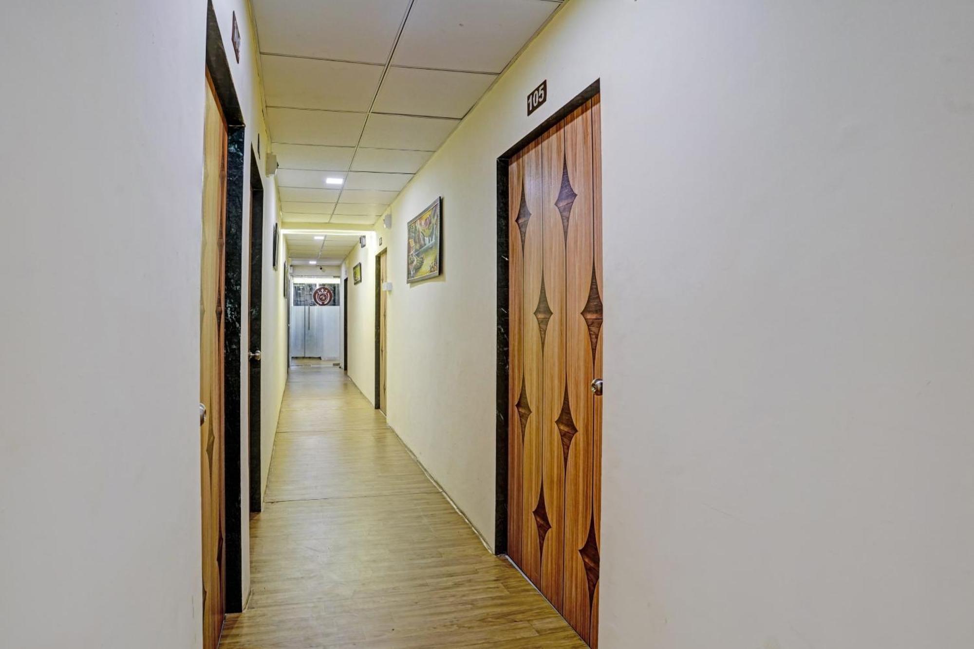 Hotel O Nova Rooms Surat Dış mekan fotoğraf